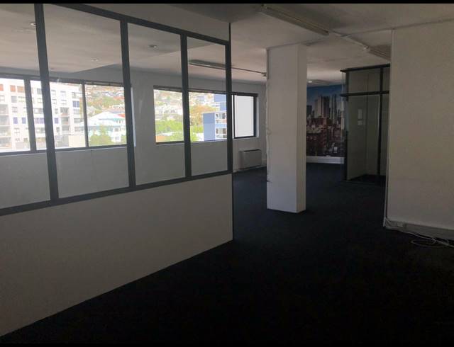 133M² OFFICE TO LET IN SEA POINT